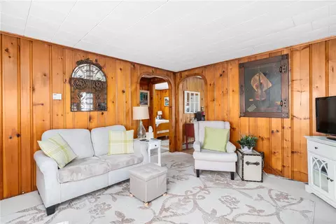 61 Everett Ave, Bristol, RI 02809 photo 11