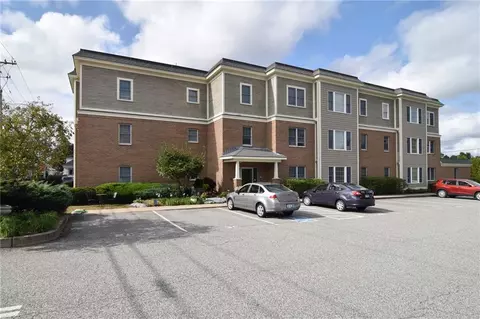 600 N Broadway #3B, East Providence, RI 02914