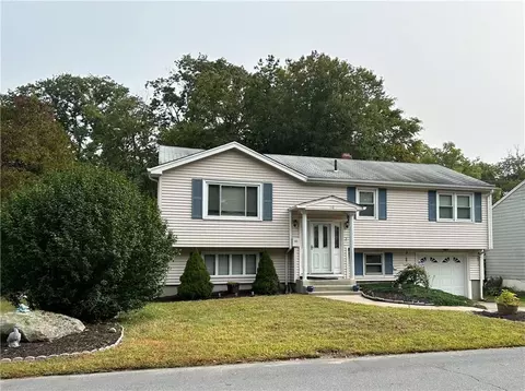 10 Birchwood Dr, Johnston, RI 02919