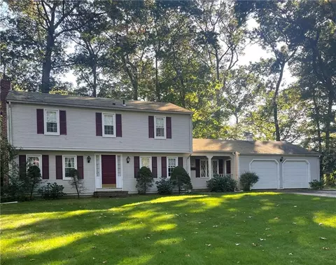 455 Red Chimney Dr, Warwick, RI 02886 photo 2