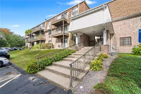 756 Quaker Ln #A308, East Greenwich, RI 02818