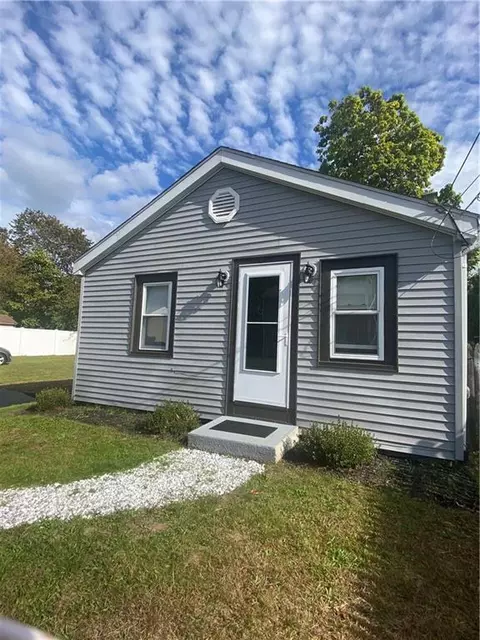 62 Tremont St, Warwick, RI 02889