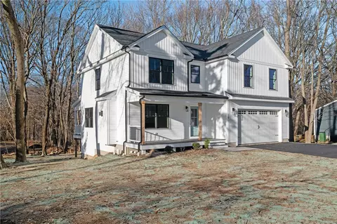 10 Carriage Dr, Lincoln, RI 02865