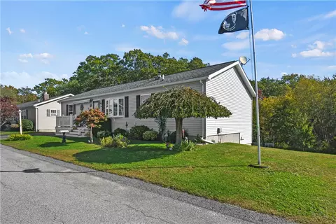 44 Blue Jay St, Tiverton, RI 02878
