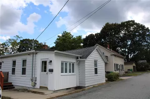 42 Brayton Ave, Warwick, RI 02886