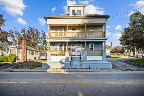 592 Dyer Ave, Cranston, RI 02920