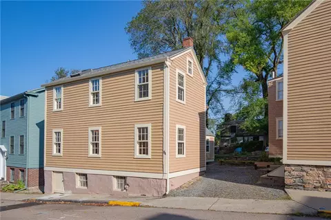 54 William St, Newport, RI 02840