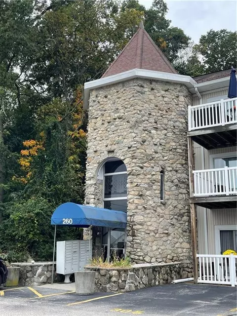 260 George Waterman Rd #103, Johnston, RI 02919