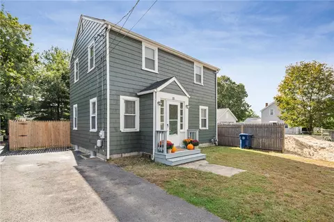 88 Kenway Ave, Warwick, RI 02889