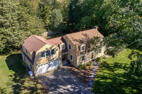 18 Opechee Dr, Barrington, RI 02806