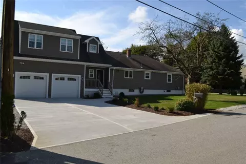 266 Angell Rd, Lincoln, RI 02865