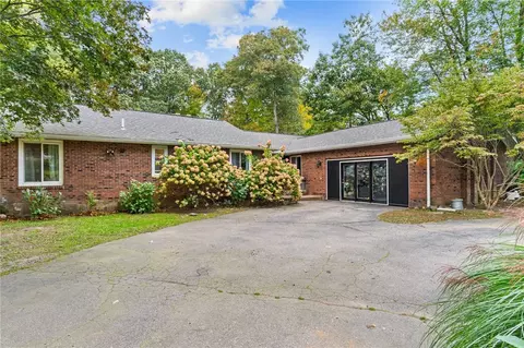 17 Garwaine Dr, Lincoln, RI 02865