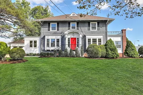 1144 Narragansett Blvd, Cranston, RI 02905