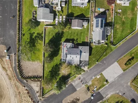 31 Strand Ave, Warwick, RI 02889 photo 11