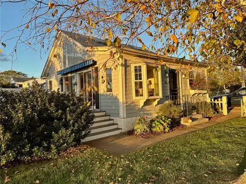 31 Strand Ave, Warwick, RI 02889 photo 3
