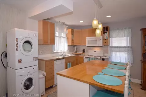 11 Logan St, Warwick, RI 02889 photo 2