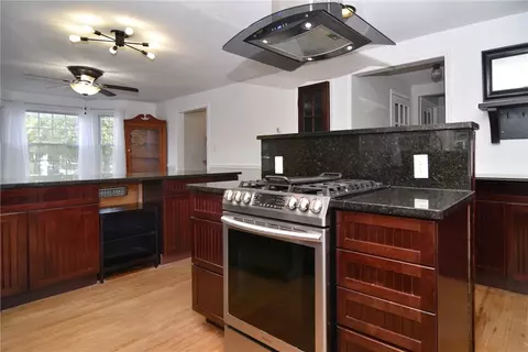 1008 Main Ave, Warwick, RI 02886 photo 4