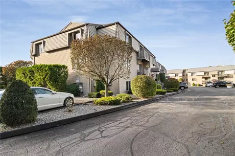 62 Village Ct, West Warwick, RI 02893