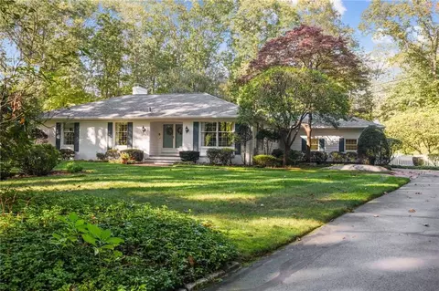 161 Gilbert Stuart Dr, East Greenwich, RI 02818