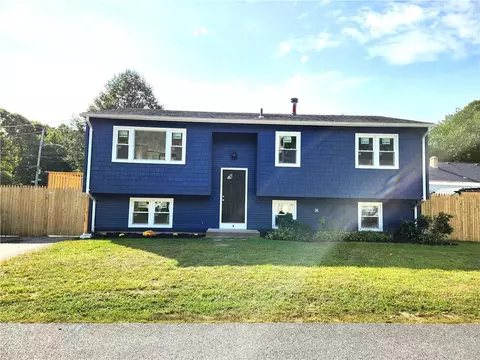 4 Endicott St, Cranston, RI 02910