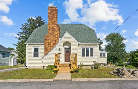 34 Wharf Rd, Warwick, RI 02889