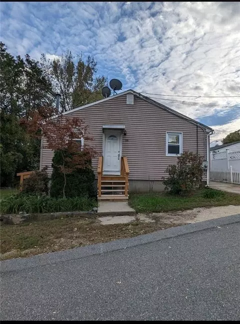 56 Alaska St, Providence, RI 02904