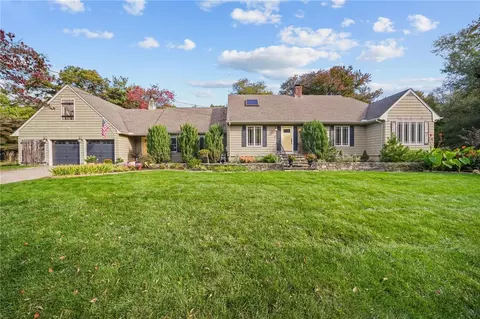 22 Fireside Dr, Barrington, RI 02806