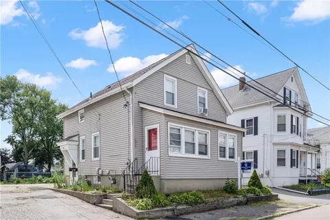 60 Thomas Ave, Pawtucket, RI 02860