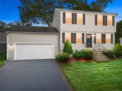33 Laura Circle Cir, Cranston, RI 02920