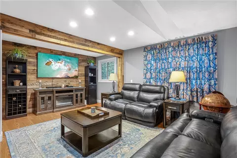 34 Mohawk St, Coventry, RI 02816 photo 4