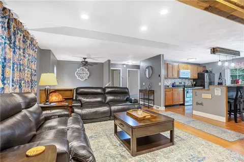 34 Mohawk St, Coventry, RI 02816 photo 5