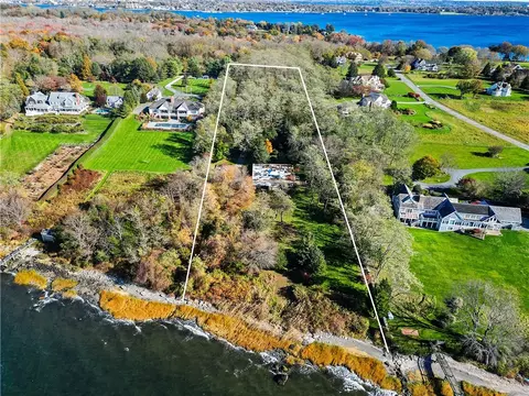 194 Poppasquash Rd, Bristol, RI 02809