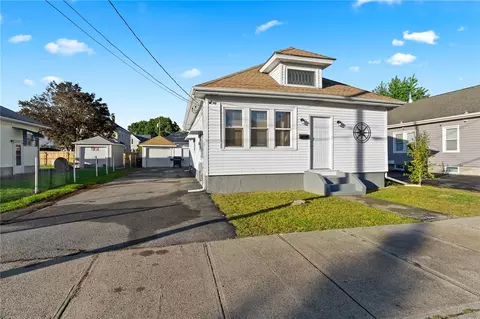 112 Saratoga Ave, Pawtucket, RI 02861
