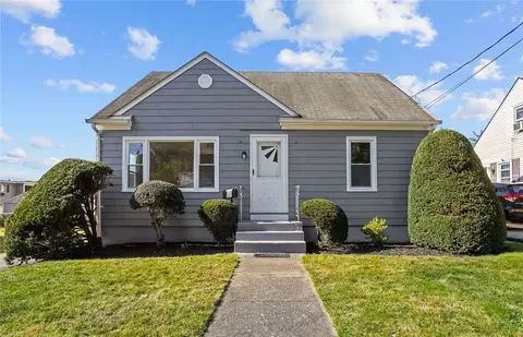 15 Smith St, West Warwick, RI 02893