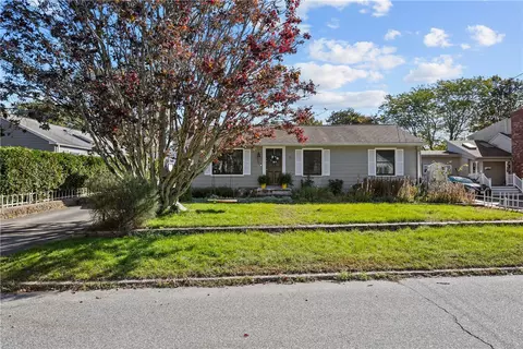 73 Macarthur Rd, Woonsocket, RI 02895