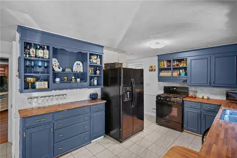 73 Macarthur Rd, Woonsocket, RI 02895 photo 7