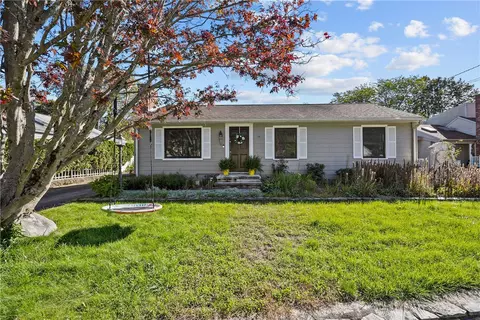 73 Macarthur Rd, Woonsocket, RI 02895 photo 4