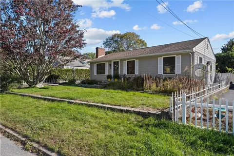 73 Macarthur Rd, Woonsocket, RI 02895 photo 3