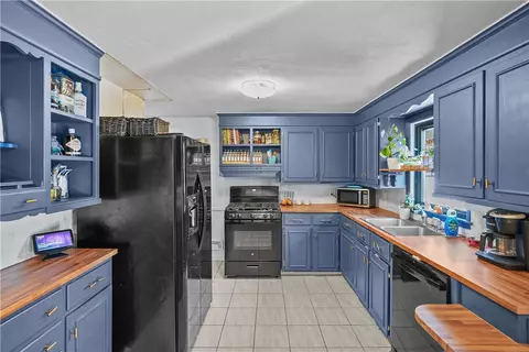 73 Macarthur Rd, Woonsocket, RI 02895 photo 6