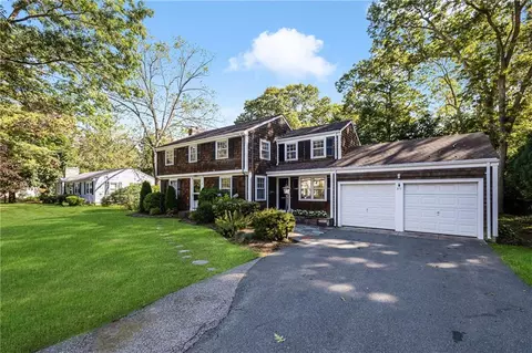 371 New Meadow Rd, Barrington, RI 02806