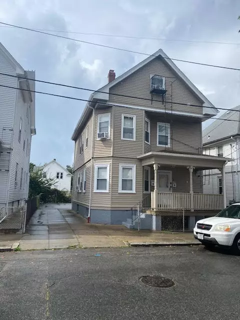 93 Barrows St, Providence, RI 02909