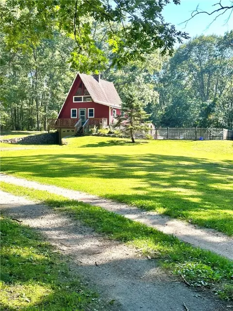 11 Deer Trl, Ashaway, RI 02804