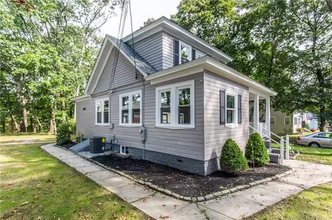 317 Inez Ave, Warwick, RI 02886 photo 3