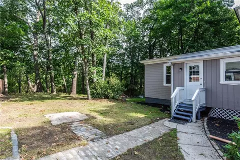 317 Inez Ave, Warwick, RI 02886 photo 4