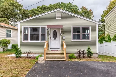25 Stillwater Ave, Providence, RI 02908