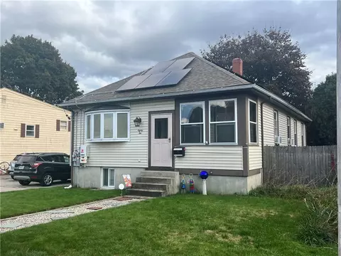 82 Vincent Ave, North Providence, RI 02904