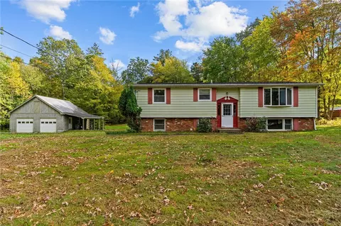 126 Burlingame Rd, Smithfield, RI 02917