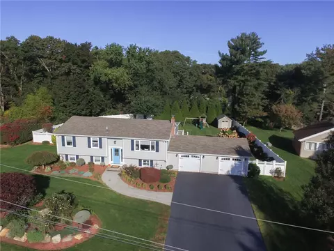 47 Carriage Hill Rd, North Kingstown, RI 02852