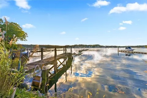 197 Grand View Dr, Warwick, RI 02886