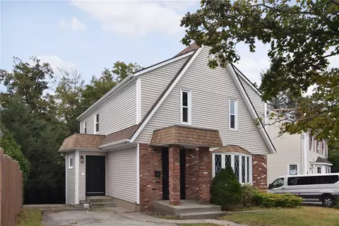 208 Cleveland St, Pawtucket, RI 02860